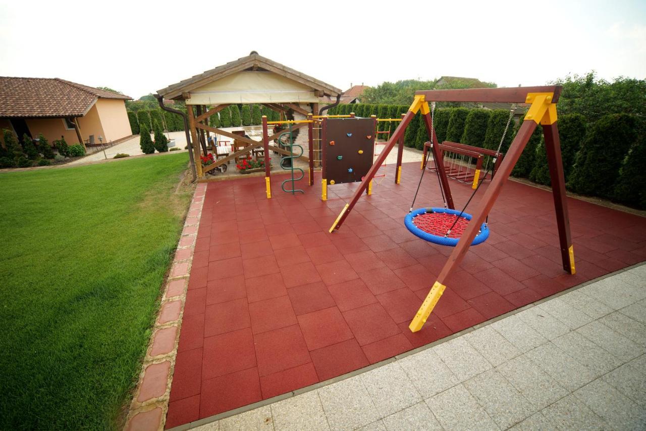Relax Apartmanház Mórahalom Exterior foto