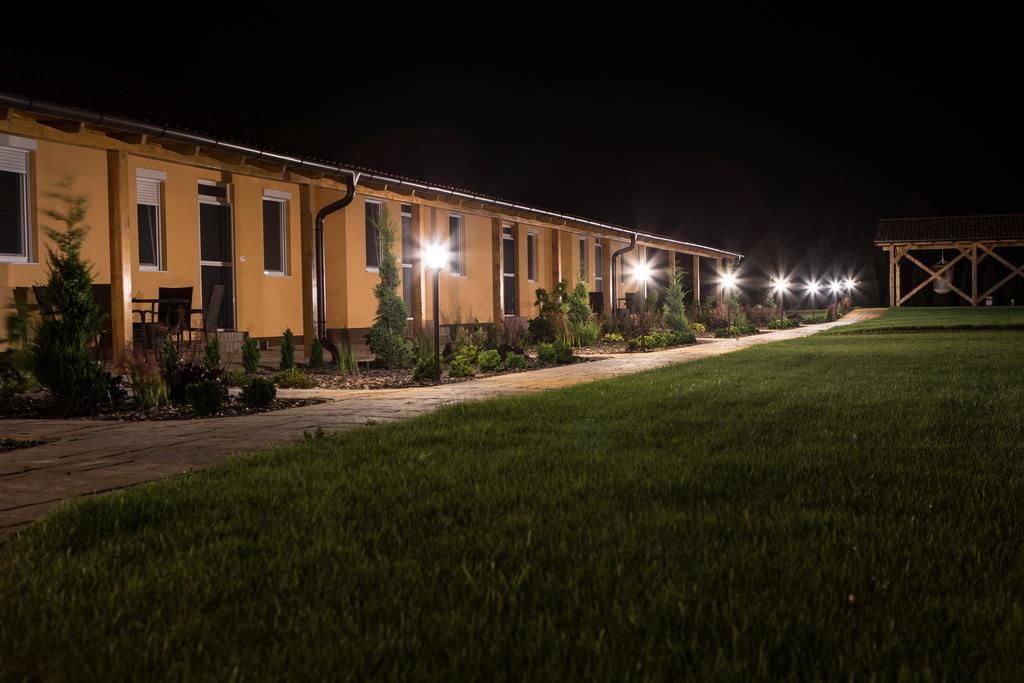 Relax Apartmanház Mórahalom Exterior foto